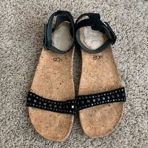 UGG WOMENS SANDALS SIZE 10